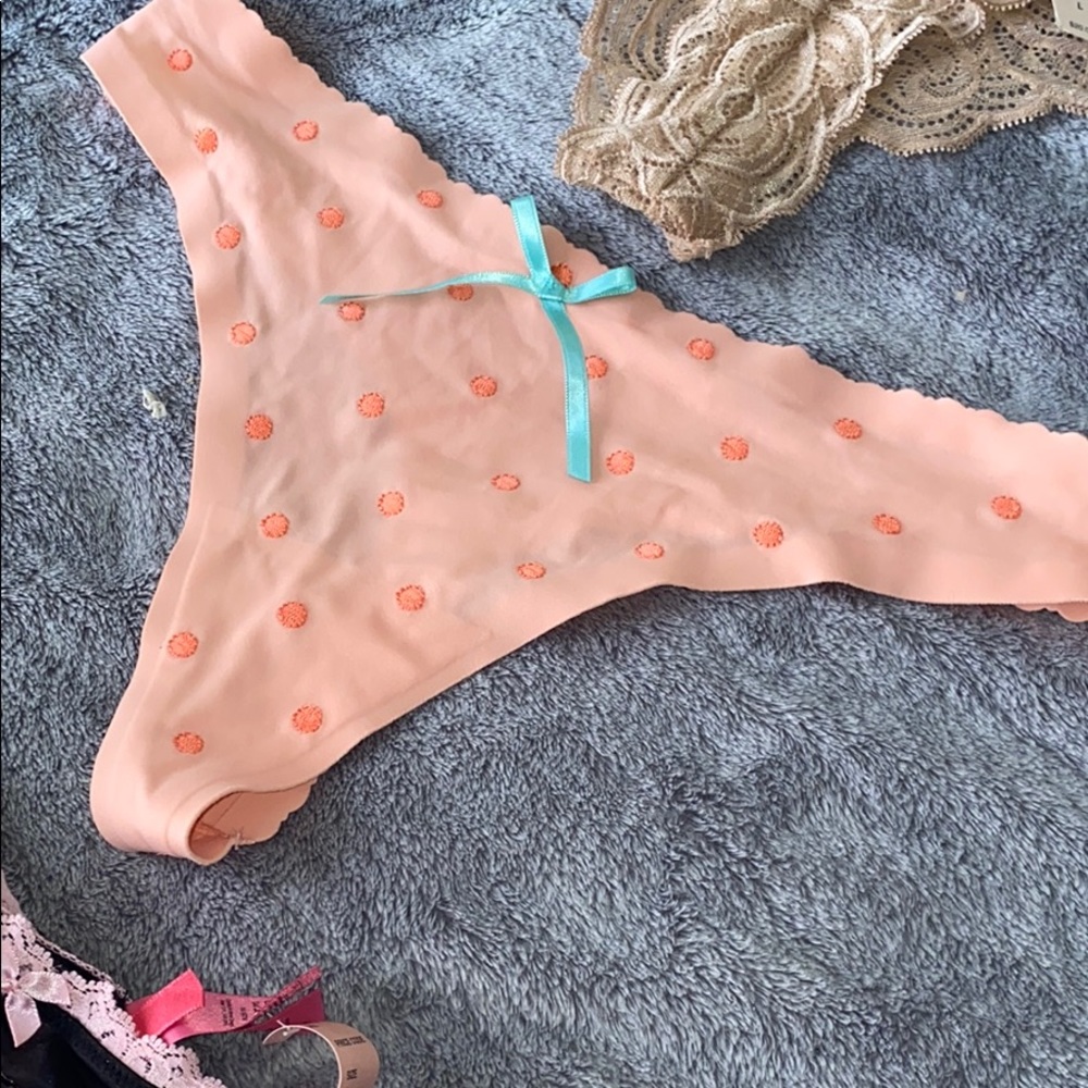 ❗️NWT❗️Victoria’s Secret 2 Thong Bundle - Picture 4 of 8